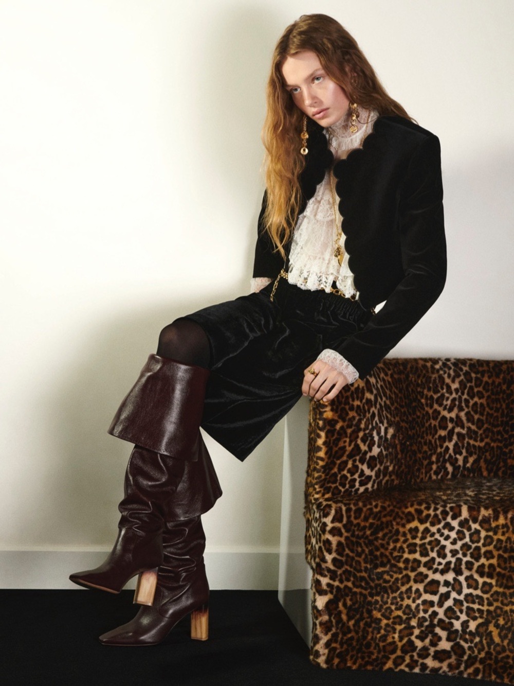 ✨ NEW CHLOE Velvet Scalloped Spencer Jacket
$2,250